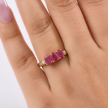 D&rsquo;Joy afrikanischer Rubin und Zirkon Ring - 2,29 ct.