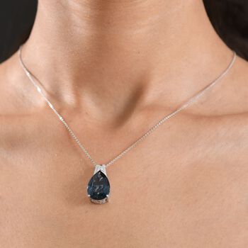 D'Joy London Blautopas und Moissanit Anh&auml;nger mit 50cm Kette - 13,20 ct.