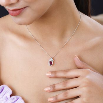 Afrikanischer Rubin (Fissure gef&uuml;llt), wei&szlig;er Zirkon Anh&auml;nger mit Kette, 925 Silber platiniert ca. 2.53 ct
