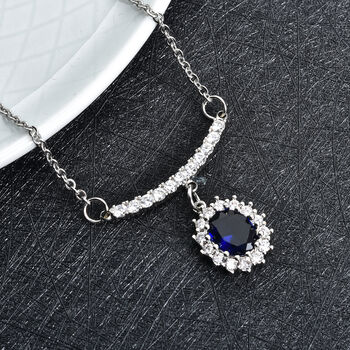 Simulierte, blaue Kristall und Zirkonia-Halskette, 50 cm - 1.50 ct.